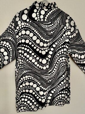 Boutique Ted Baker shirt, graphic design, silky drapey fit.